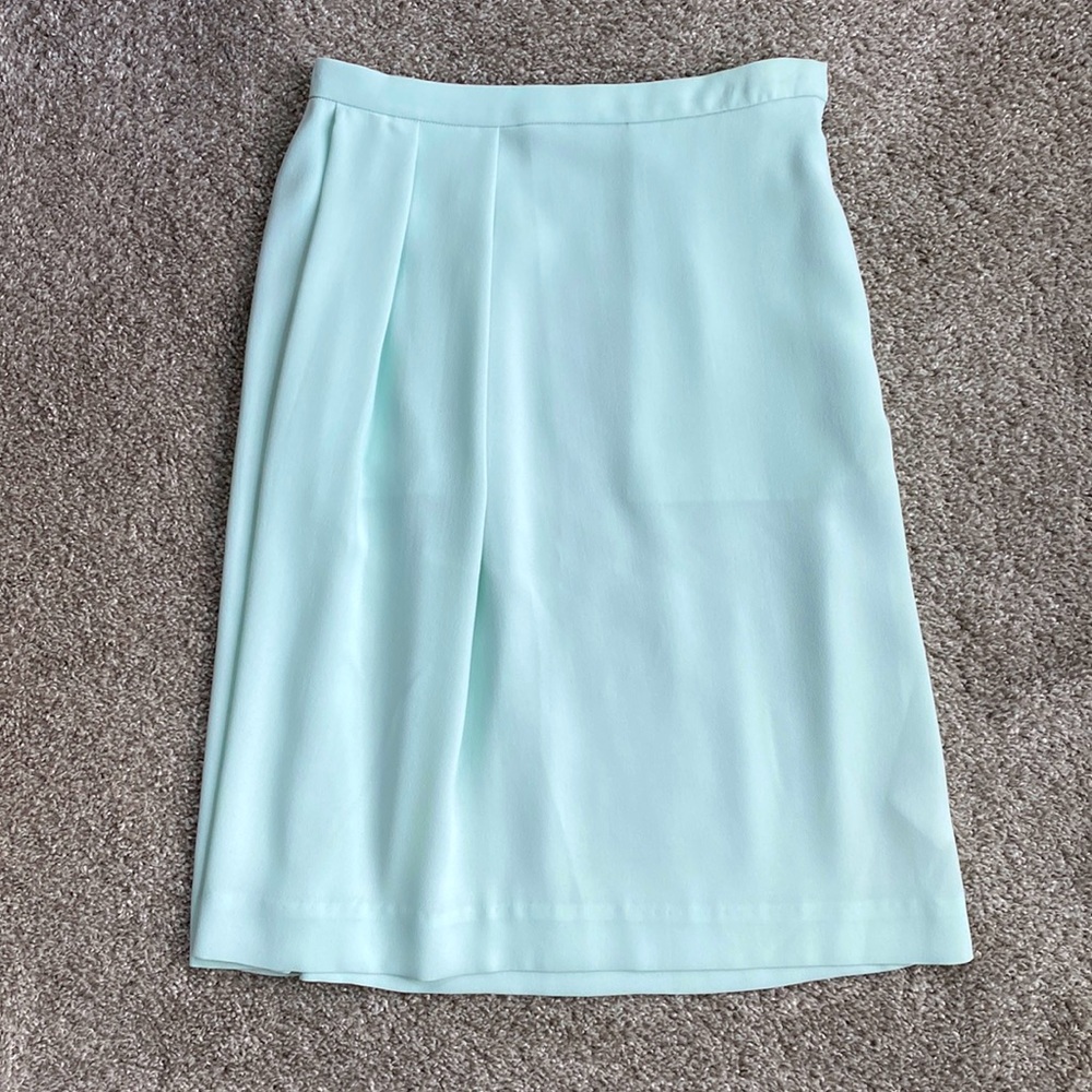**SOLD** & Other Stories mint green skirt, with zipper and pockets, size US 4.